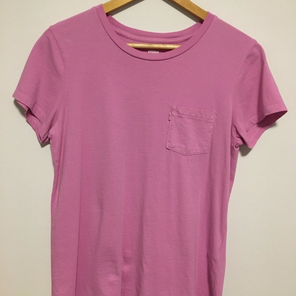 Levi's Pink pocket Tee